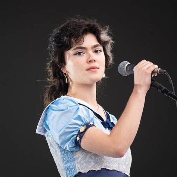 Abigail Morris New Video: What's Making Waves Today