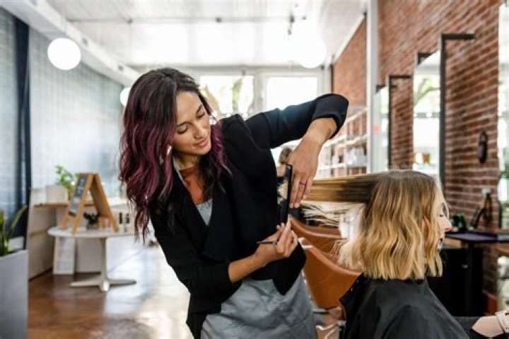 Ria Sommerfeld: Unpacking the Story of a German Hairstylist and Model